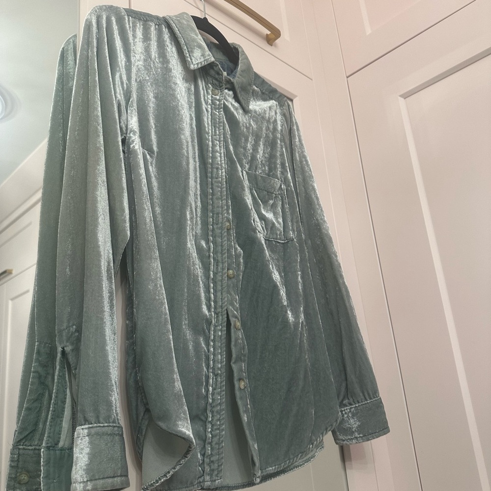 Maeve Anthropology Sage Green Crushed Velvet Button Shirt US 2